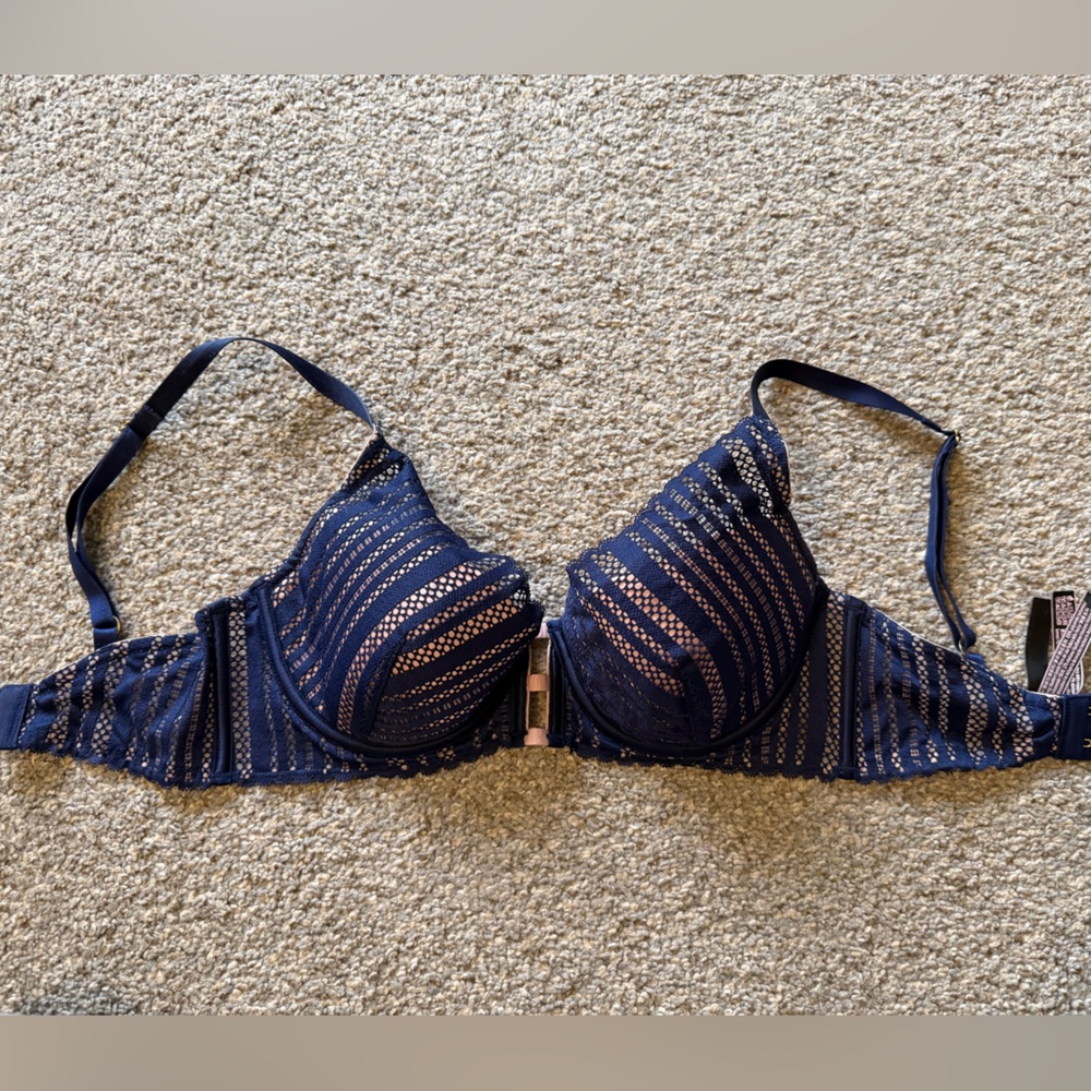 NWOT Victoria's Secret Luxe Lingerie Lace Bra